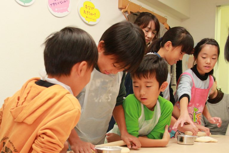 耳元でささやくのはご遠慮くださいｗ 手打ちうどん作り体験教室 2016年11月 20161121-4.jpg – イリコスキー製麺所