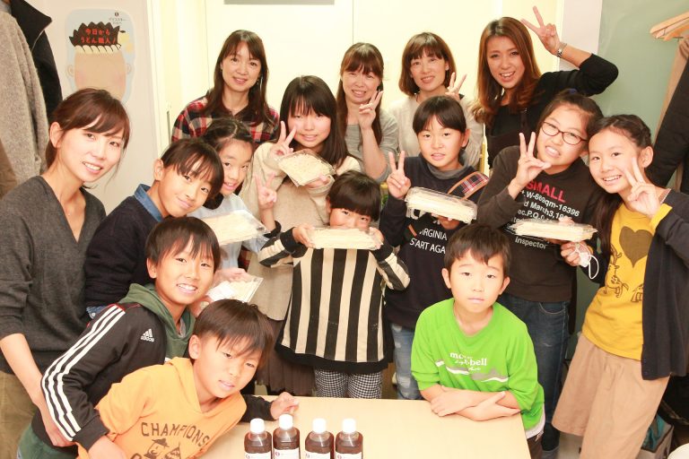 耳元でささやくのはご遠慮くださいｗ 手打ちうどん作り体験教室 2016年11月 20161121-6.jpg – イリコスキー製麺所