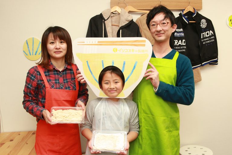 耳元でささやくのはご遠慮くださいｗ 手打ちうどん作り体験教室 2016年11月 20161126-7.jpg – イリコスキー製麺所