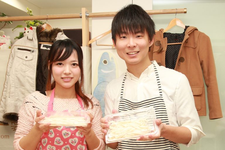 耳元でささやくのはご遠慮くださいｗ 手打ちうどん作り体験教室 2016年11月 20161127-3.jpg – イリコスキー製麺所