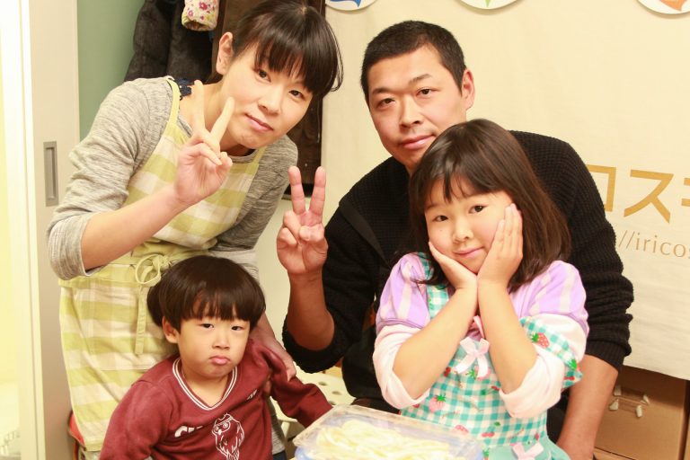 今日もにぎやか！おいしいうどんができました 手打ちうどん作り体験教室 2016年12月 20161211-3.jpg – イリコスキー製麺所