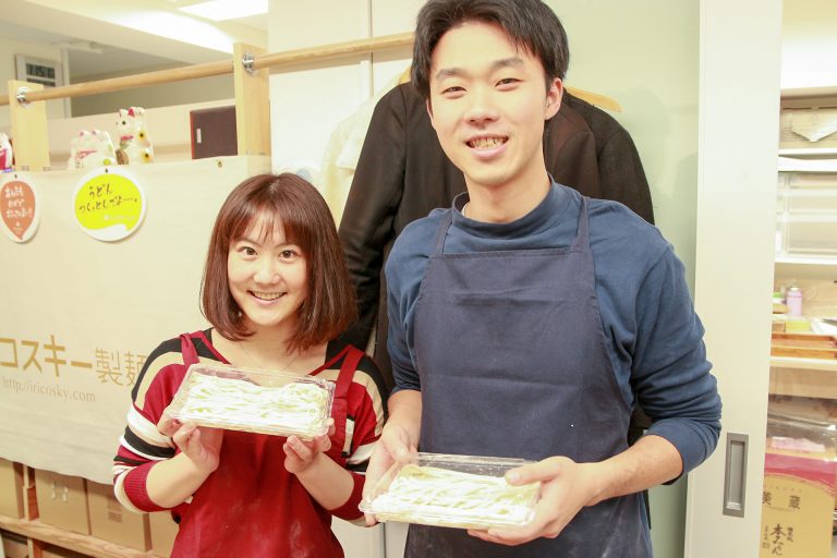 今日もにぎやか！おいしいうどんができました 手打ちうどん作り体験教室 2016年12月 20161211-4.jpg – イリコスキー製麺所
