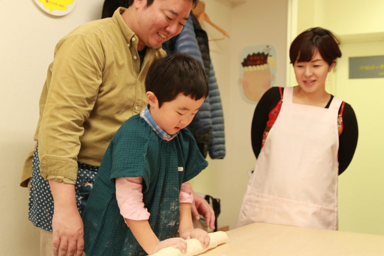 今日もにぎやか！おいしいうどんができました 手打ちうどん作り体験教室 2016年12月 20161211-7.jpg – イリコスキー製麺所