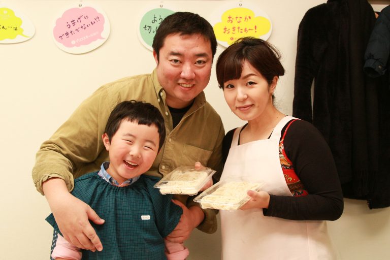 今日もにぎやか！おいしいうどんができました 手打ちうどん作り体験教室 2016年12月 20161211-9.jpg – イリコスキー製麺所