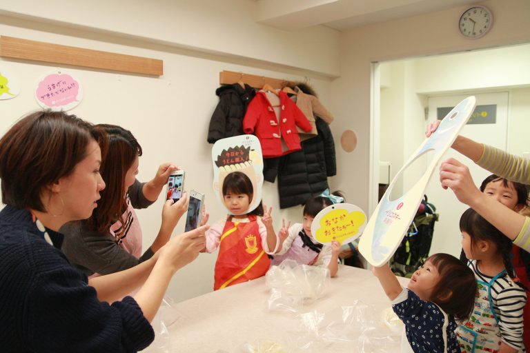 今日もにぎやか！おいしいうどんができました 手打ちうどん作り体験教室 2016年12月 20161212-3.jpg – イリコスキー製麺所