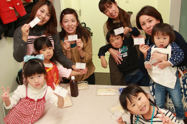 今日もにぎやか！おいしいうどんができました 手打ちうどん作り体験教室 2016年12月 20161212-4.jpg – イリコスキー製麺所