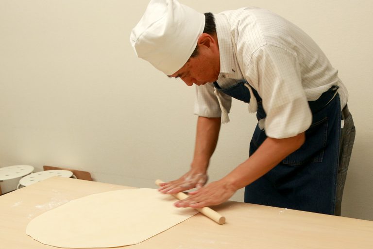 今日もにぎやか！おいしいうどんができました 手打ちうどん作り体験教室 2016年12月 20161215-1.jpg – イリコスキー製麺所