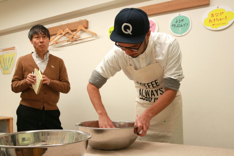 今日もにぎやか！おいしいうどんができました 手打ちうどん作り体験教室 2016年12月 20161217-1.jpg – イリコスキー製麺所