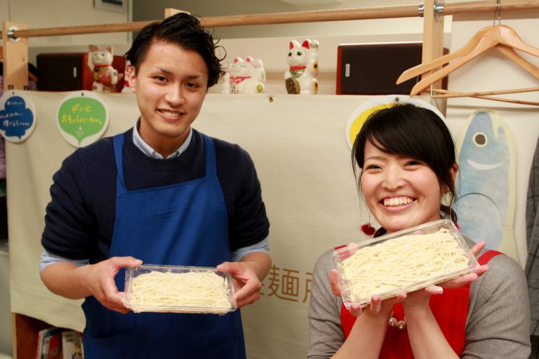 今日もにぎやか！おいしいうどんができました 手打ちうどん作り体験教室 2016年12月 20161223-12.jpg – イリコスキー製麺所