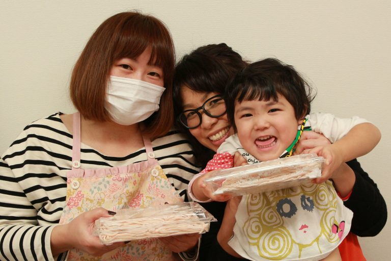 今日もにぎやか！おいしいうどんができました 手打ちうどん作り体験教室 2016年12月 20161223-14.jpg – イリコスキー製麺所
