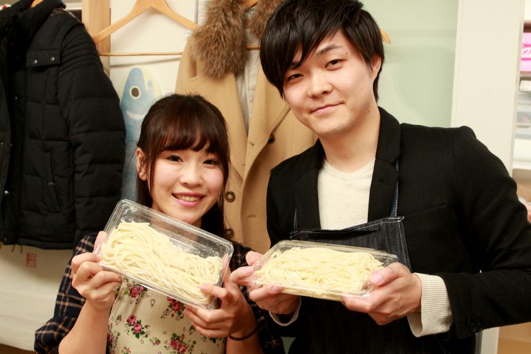 今日もにぎやか！おいしいうどんができました 手打ちうどん作り体験教室 2016年12月 20161223-19.jpg – イリコスキー製麺所