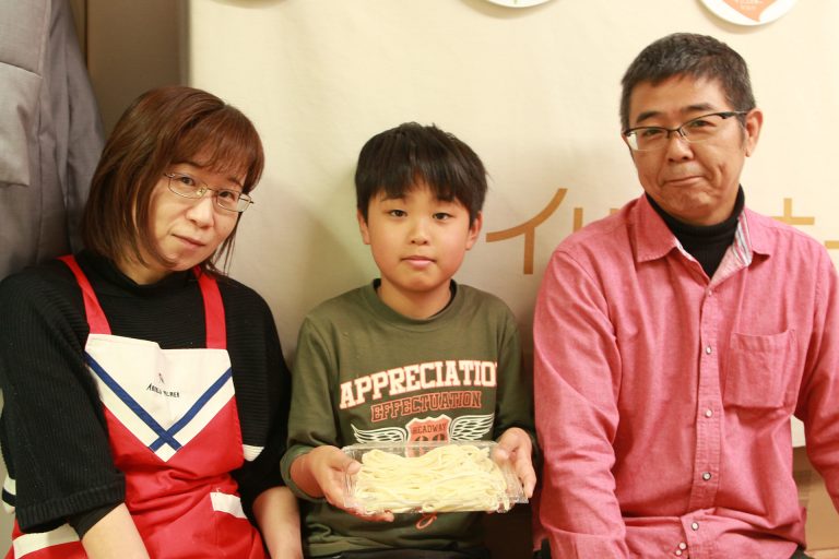 今日もにぎやか！おいしいうどんができました 手打ちうどん作り体験教室 2016年12月 20161223-4.jpg – イリコスキー製麺所