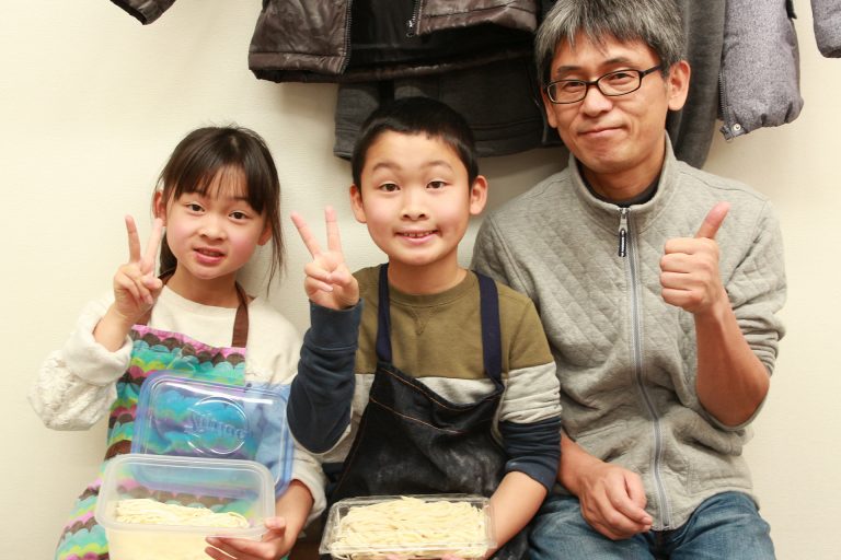 今日もにぎやか！おいしいうどんができました 手打ちうどん作り体験教室 2016年12月 20161223-7.jpg – イリコスキー製麺所
