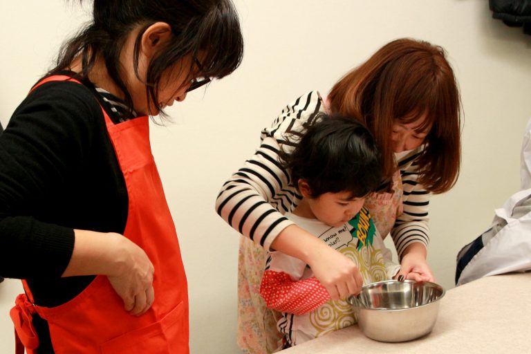 今日もにぎやか！おいしいうどんができました 手打ちうどん作り体験教室 2016年12月 20161223-9.jpg – イリコスキー製麺所