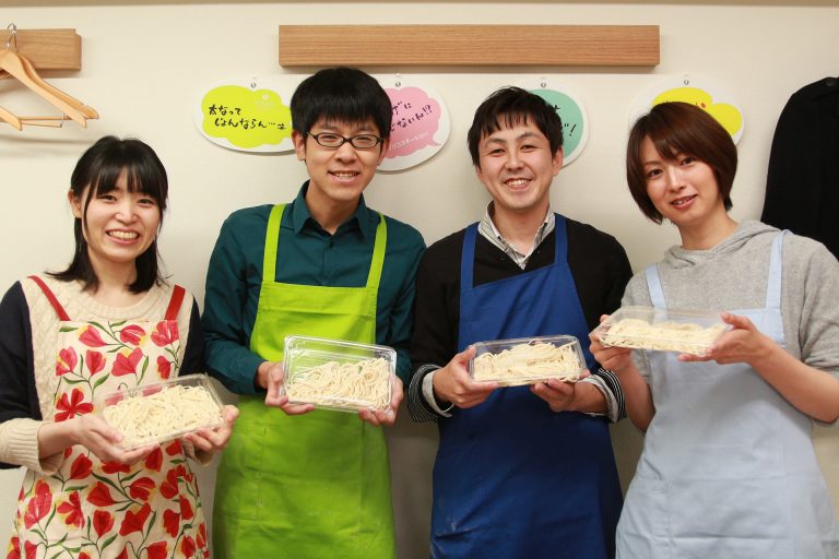 今日もにぎやか！おいしいうどんができました 手打ちうどん作り体験教室 2016年12月 20161224-15.jpg – イリコスキー製麺所