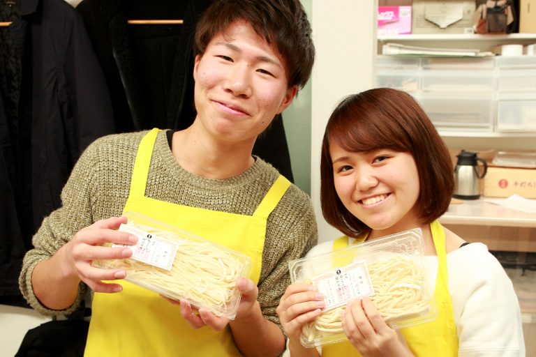 今日もにぎやか！おいしいうどんができました 手打ちうどん作り体験教室 2016年12月 20161225-15.jpg – イリコスキー製麺所