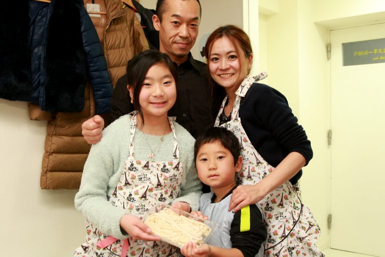 ご近所さん、ありがとうございます！ 手打ちうどん作り体験教室 2017年1月 20170128-10.jpg – イリコスキー製麺所