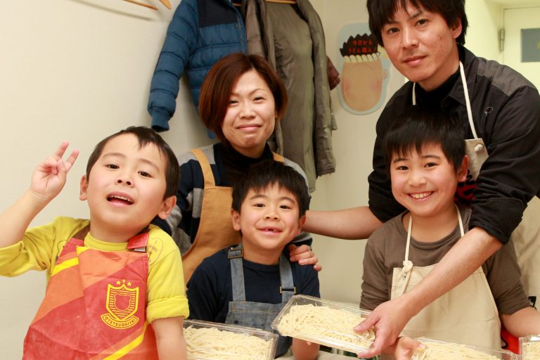 ご近所さん、ありがとうございます！ 手打ちうどん作り体験教室 2017年1月 20170129-15.jpg – イリコスキー製麺所