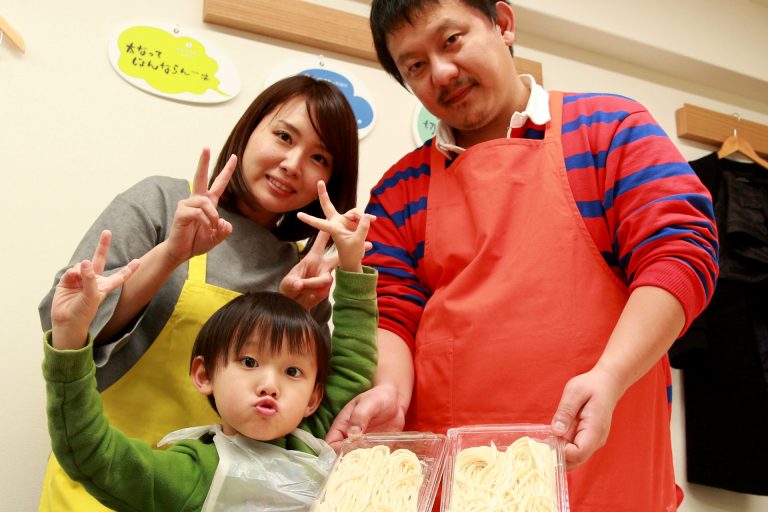 ご近所さん、ありがとうございます！ 手打ちうどん作り体験教室 2017年1月 20170203-2.jpg – イリコスキー製麺所