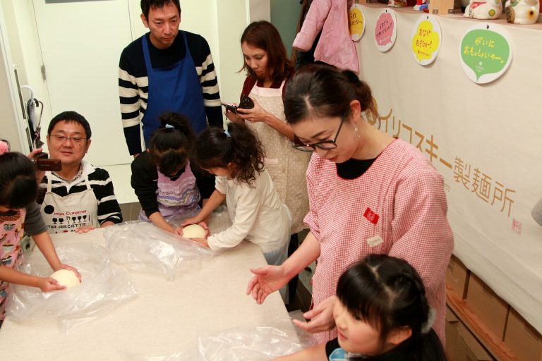 ご近所さん、ありがとうございます！ 手打ちうどん作り体験教室 2017年1月 20170205-4.jpg – イリコスキー製麺所