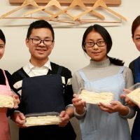 中国からの学生さんも！ 手打ちうどん作り体験教室 2017年2月 20170209-5.jpg – イリコスキー製麺所