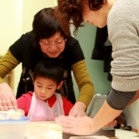 二人のおばあちゃんと一緒に 手打ちうどん作り体験教室 2017年2月 20170212-6.jpg – イリコスキー製麺所