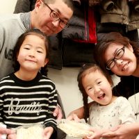 二人のおばあちゃんと一緒に 手打ちうどん作り体験教室 2017年2月 20170212-8.jpg – イリコスキー製麺所