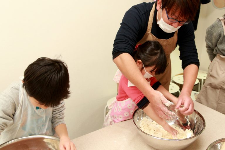 おうどんの忘れ物は悲しすぎ… 手打ちうどん作り体験教室 2017年2月 20170213-2.jpg – イリコスキー製麺所