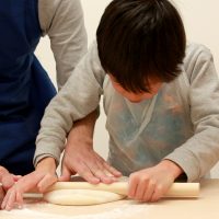 発表会の季節、代休の月曜日もたくさんお越しいただいて。 手打ちうどん作り体験教室 2017年2月 20170213-3.jpg – イリコスキー製麺所