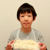 発表会の季節、代休の月曜日もたくさんお越しいただいて。 手打ちうどん作り体験教室 2017年2月 20170213-6.jpg – イリコスキー製麺所