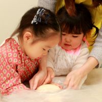 つんつくつんつく、穴だらけ。 手打ちうどん作り体験教室 2017年2月 20170218-6.jpg – イリコスキー製麺所