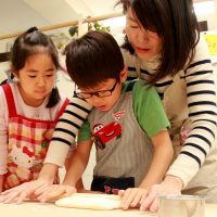 せっかく一緒の回になったんだから。 手打ちうどん作り体験教室 2017年2月 20170220-2.jpg – イリコスキー製麺所