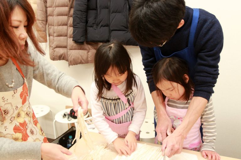 おうどんの忘れ物は悲しすぎ… 手打ちうどん作り体験教室 2017年2月 20170222-1.jpg – イリコスキー製麺所