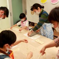 お友達とつれだって 手打ちうどん作り体験教室 2017年3月 20170304-1.jpg – イリコスキー製麺所