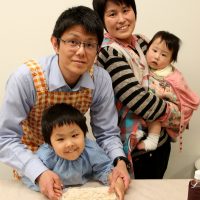 お父さんと遊んでしっかり食べて 手打ちうどん作り体験教室 2017年3月 20170306-2.jpg – イリコスキー製麺所