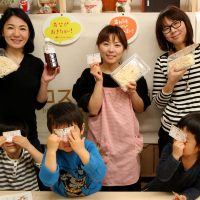 みんなねっころがってますけど… 手打ちうどん作り体験教室 2017年3月 20170307-2.jpg – イリコスキー製麺所