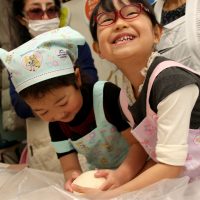 あやしそうなおっちゃんで失礼しましたｗ 手打ちうどん作り体験教室 2017年3月 20170310-2.jpg – イリコスキー製麺所