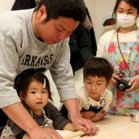 高校生もきてくれて 手打ちうどん作り体験教室 2017年3月 20170311-7.jpg – イリコスキー製麺所