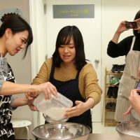 2度目はお友だちご家族をお連れいただいて 手打ちうどん作り体験教室 2017年3月 20170312-6.jpg – イリコスキー製麺所