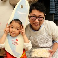 2度目はお友だちご家族をお連れいただいて 手打ちうどん作り体験教室 2017年3月 20170312-9.jpg – イリコスキー製麺所