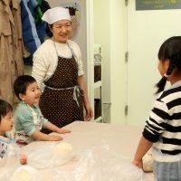 お隣さんとも楽しんで 手打ちうどん作り体験教室 2017年3月 20170318-1.jpg – イリコスキー製麺所