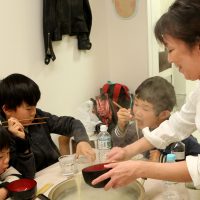 お隣さんとも楽しんで 手打ちうどん作り体験教室 2017年3月 20170318-10.jpg – イリコスキー製麺所