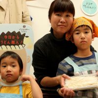 団体様の多い三連休・中日です 手打ちうどん作り体験教室 2017年3月 20170319-10.jpg – イリコスキー製麺所