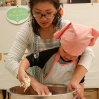 あっという間に真っ白なお顔 手打ちうどん作り体験教室 2017年3月 20170324-1.png – イリコスキー製麺所