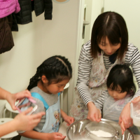 あっという間に真っ白なお顔 手打ちうどん作り体験教室 2017年3月 20170324-4.png – イリコスキー製麺所