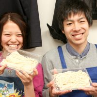 足ふみの写真を撮るのは難しいんです… 手打ちうどん作り体験教室 2017年3月 20170326-11.jpg – イリコスキー製麺所