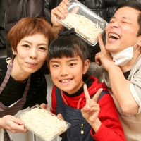 足ふみの写真を撮るのは難しいんです… 手打ちうどん作り体験教室 2017年3月 20170326-6.jpg – イリコスキー製麺所