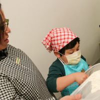 花びら型うどん、はい、あげる～～ 手打ちうどん作り体験教室 2017年3月 20170328-1.jpg – イリコスキー製麺所