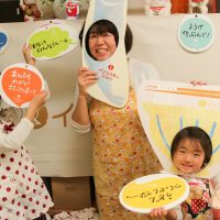 花びら型うどん、はい、あげる～～ 手打ちうどん作り体験教室 2017年3月 20170328-8.jpg – イリコスキー製麺所