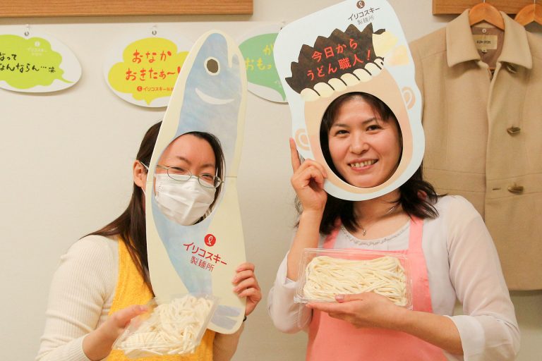足ふみの写真を撮るのは難しいんです… 手打ちうどん作り体験教室 2017年3月 20170329-14.jpg – イリコスキー製麺所